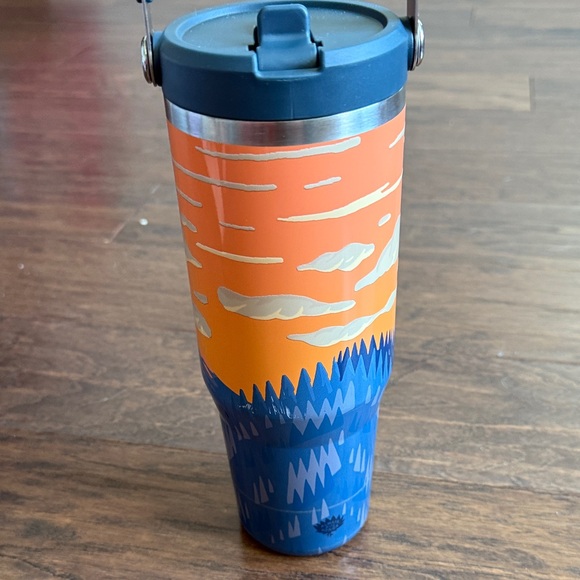 Stanley Adventure Series Mug with Mountain Art - Picture 4 of 6
